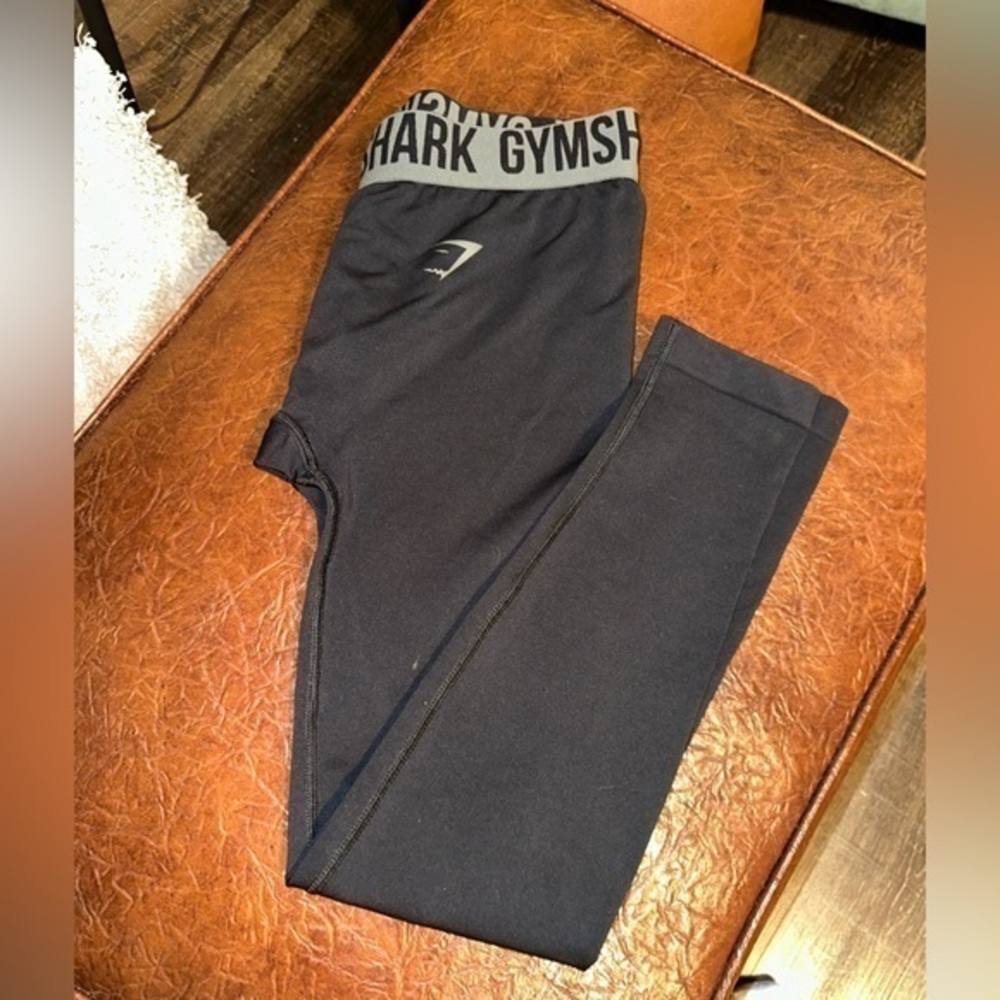 UEC GYM SHARK NIP Black Leggings Size Large